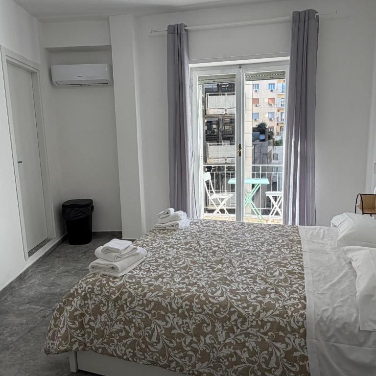 Napoli Mood Rooms - Camera Matrimoniale con Balcone - 1