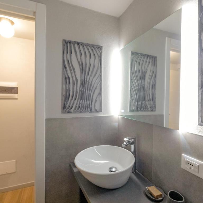Casa degli Specchi- Duplex in Arona city center - By Guestaly - Appartamentino su 2 Livelli - 31