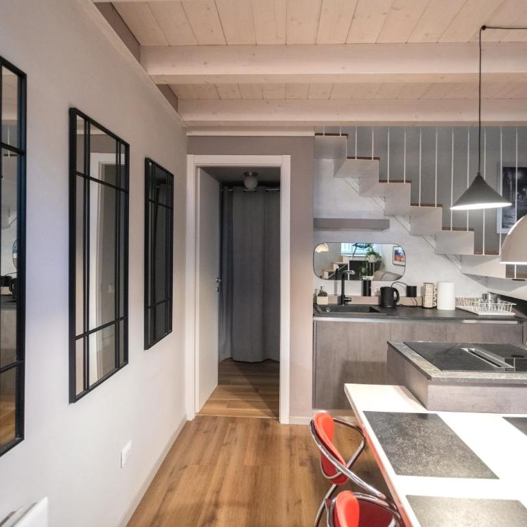 Casa degli Specchi- Duplex in Arona city center - By Guestaly - Appartamentino su 2 Livelli - 15