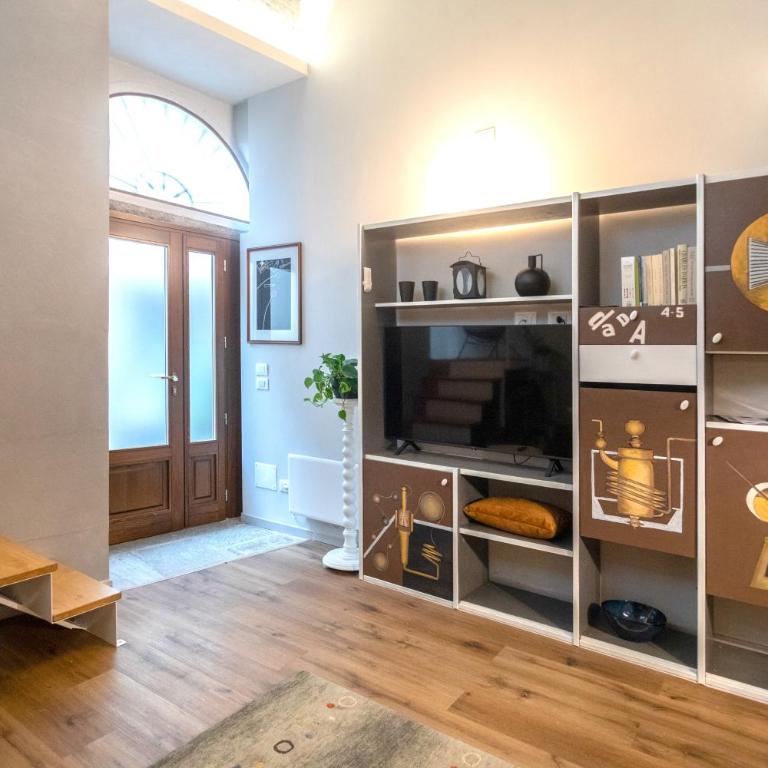 Casa degli Specchi- Duplex in Arona city center - By Guestaly - Appartamentino su 2 Livelli - 16