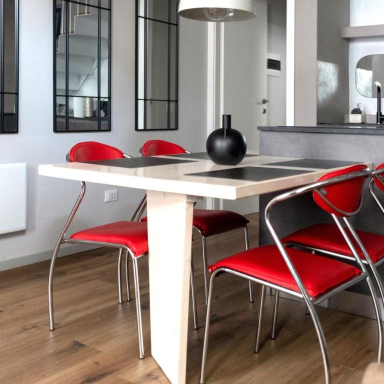 Casa degli Specchi- Duplex in Arona city center - By Guestaly - Appartamentino su 2 Livelli - 9