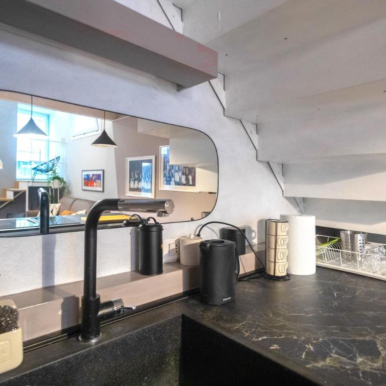 Casa degli Specchi- Duplex in Arona city center - By Guestaly - Appartamentino su 2 Livelli - 12