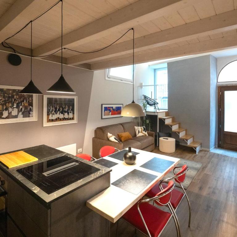 Casa degli Specchi- Duplex in Arona city center - By Guestaly - Appartamentino su 2 Livelli - 6