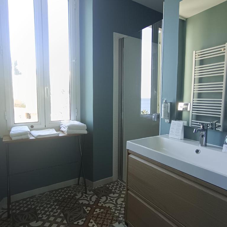Les Galets Hôtel et B&B - Chambre Double Supérieure avec Terrasse - Vue sur Mer - 6