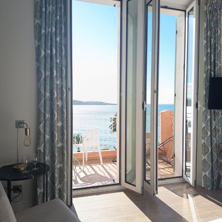 Les Galets Hôtel et B&B - Chambre Double Supérieure avec Terrasse - Vue sur Mer - 14
