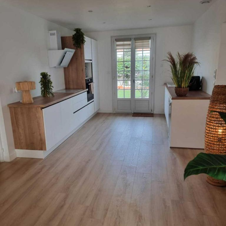 Le Bananier, Quartier La Chaume avec jardin, plage à 1km, 4 à 5 pers - Haus mit 2 Schlafzimmern - 3
