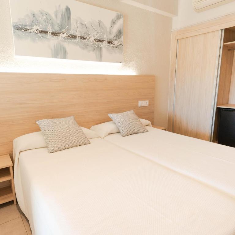 Hotel S'Agoita - Habitación Doble con balcón - 1 o 2 camas - 8