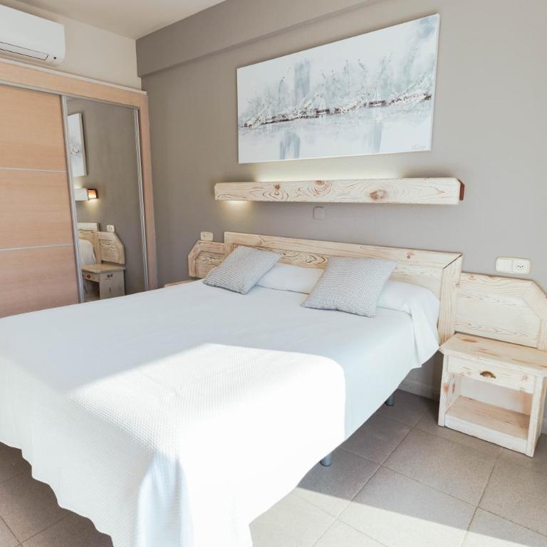 Hotel S'Agoita - Habitación Doble con balcón - 1 o 2 camas - 9