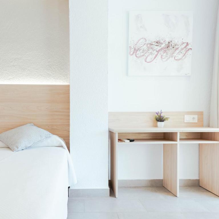Hotel S'Agoita - Habitación Triple con balcón - 14