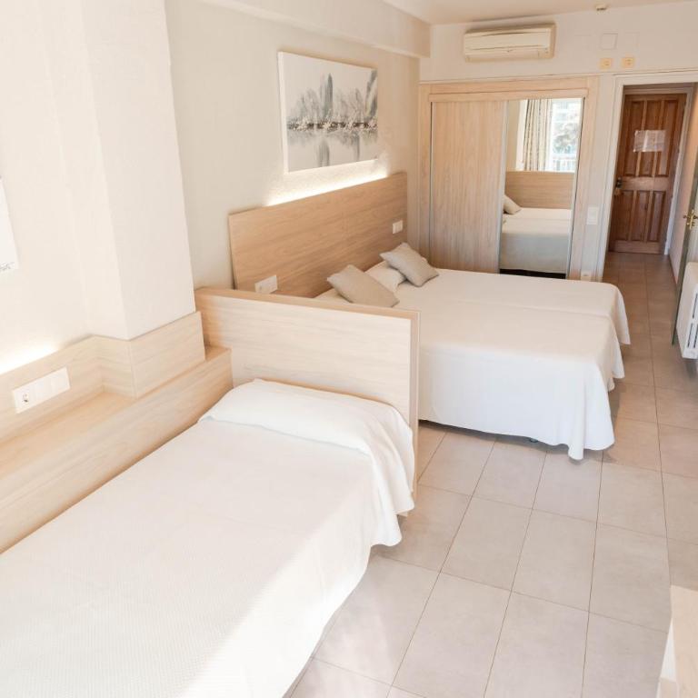 Hotel S'Agoita - Habitación Triple con balcón - 17