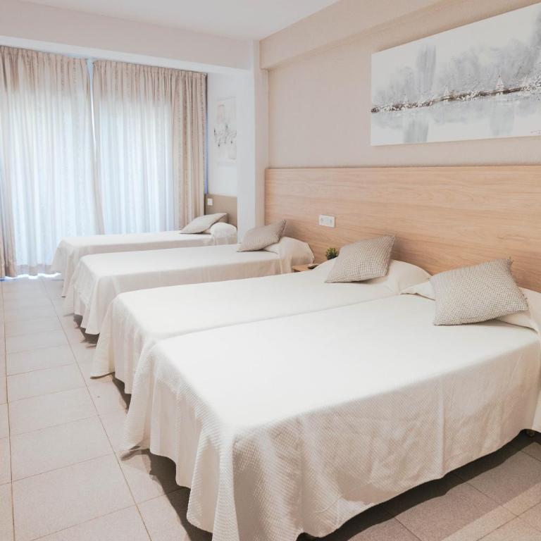 Hotel S'Agoita - Habitación Cuádruple con balcón - 5
