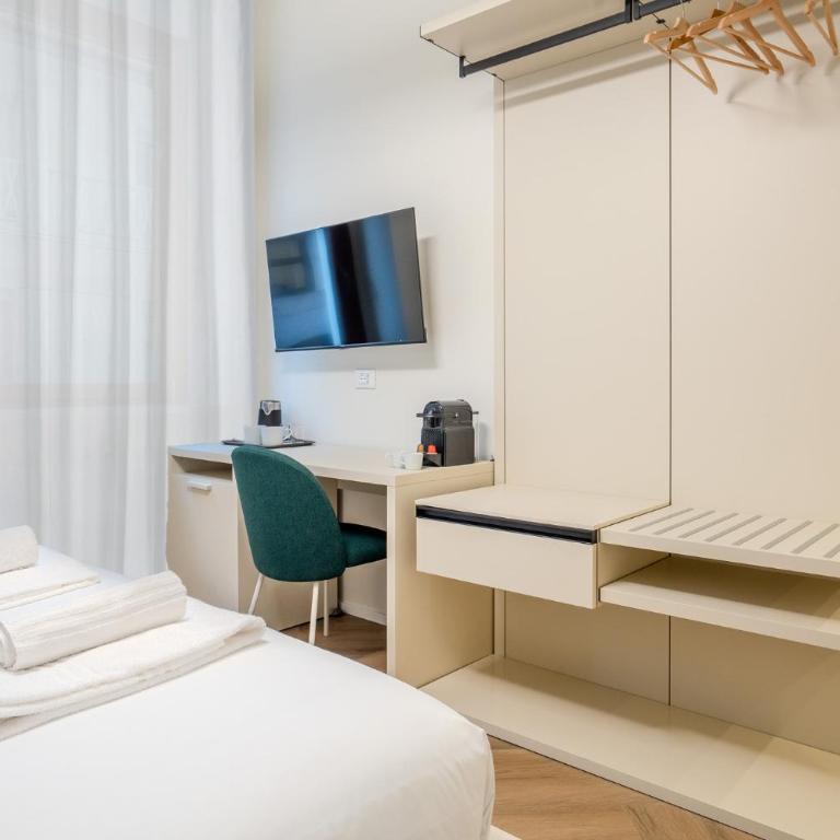 Italianflat - Duomo Atmosphere One - Deluxe Double Room with Shower - 22