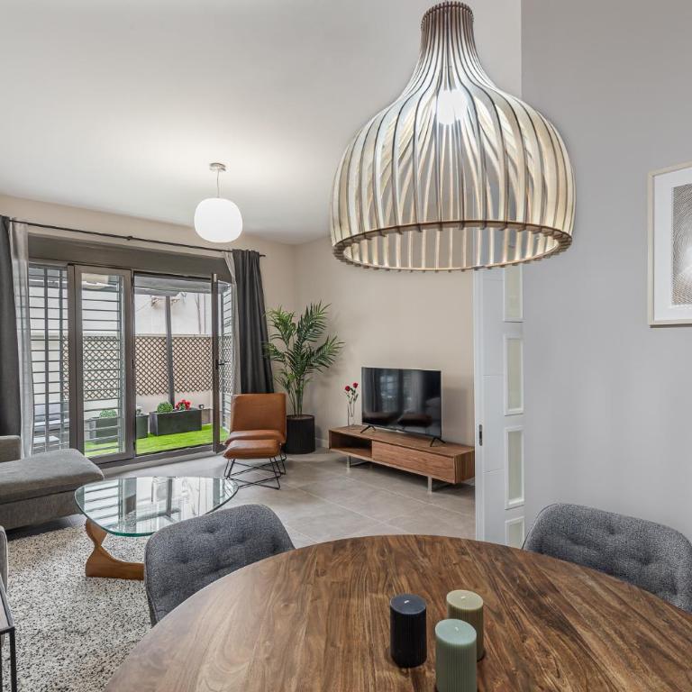 Victor Apartments Retiro Park - Three-Bedroom Apartment - 1