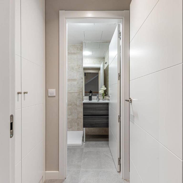 Victor Apartments Retiro Park - Three-Bedroom Apartment - 29