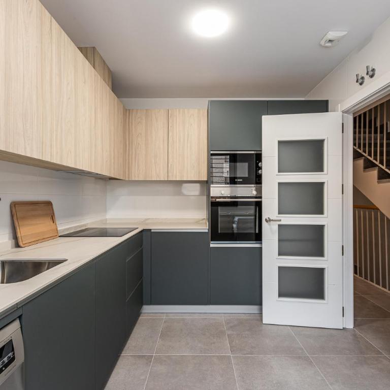 Victor Apartments Retiro Park - Three-Bedroom Apartment - 13