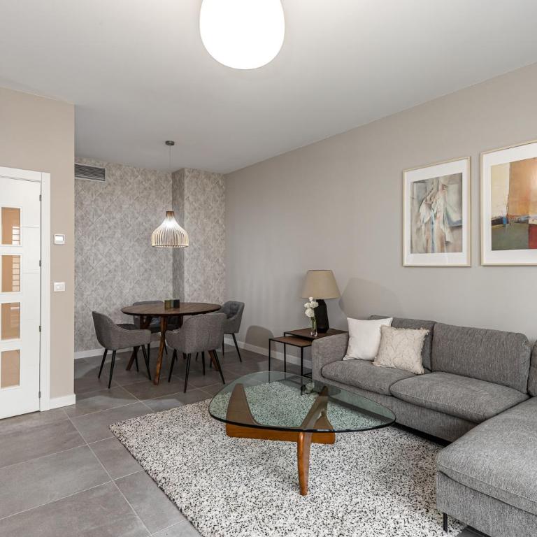 Victor Apartments Retiro Park - Three-Bedroom Apartment - 23