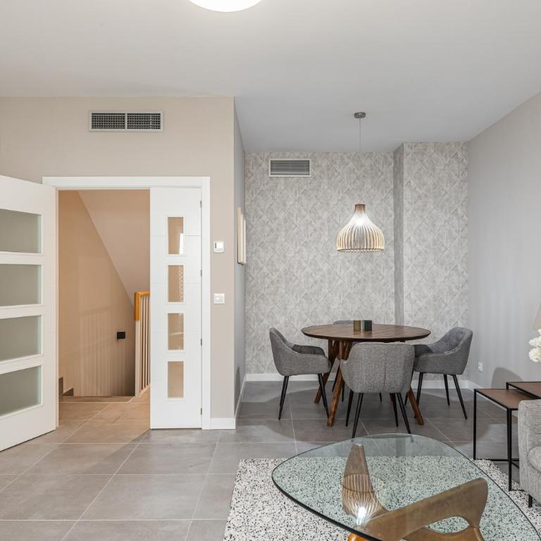 Victor Apartments Retiro Park - Three-Bedroom Apartment - 25
