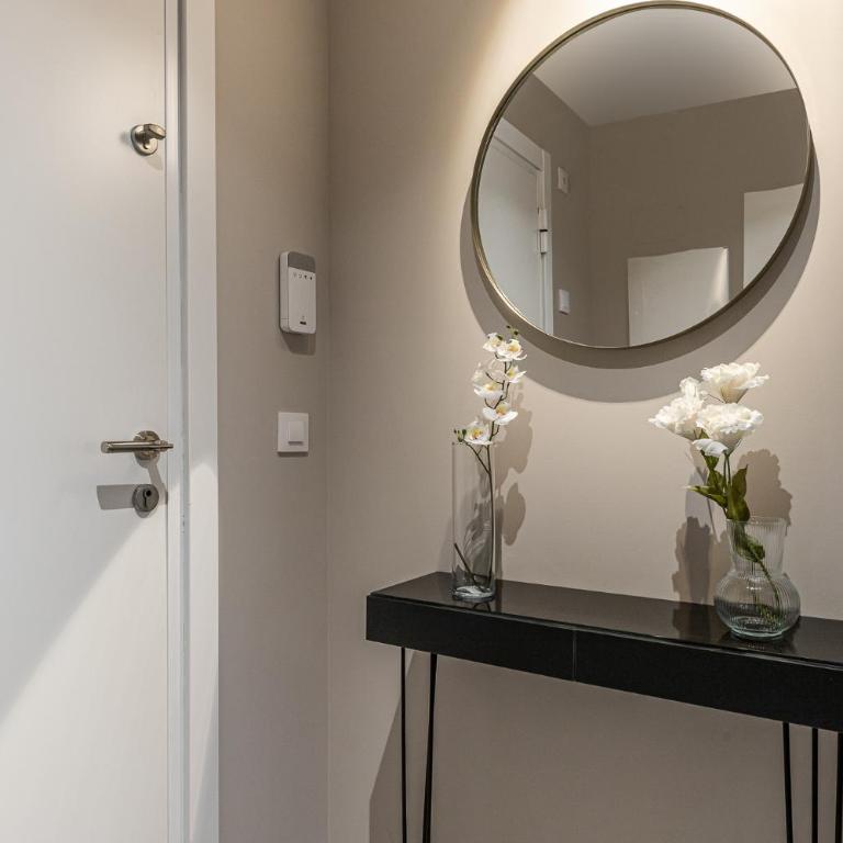 Victor Apartments Retiro Park - Three-Bedroom Apartment - 11