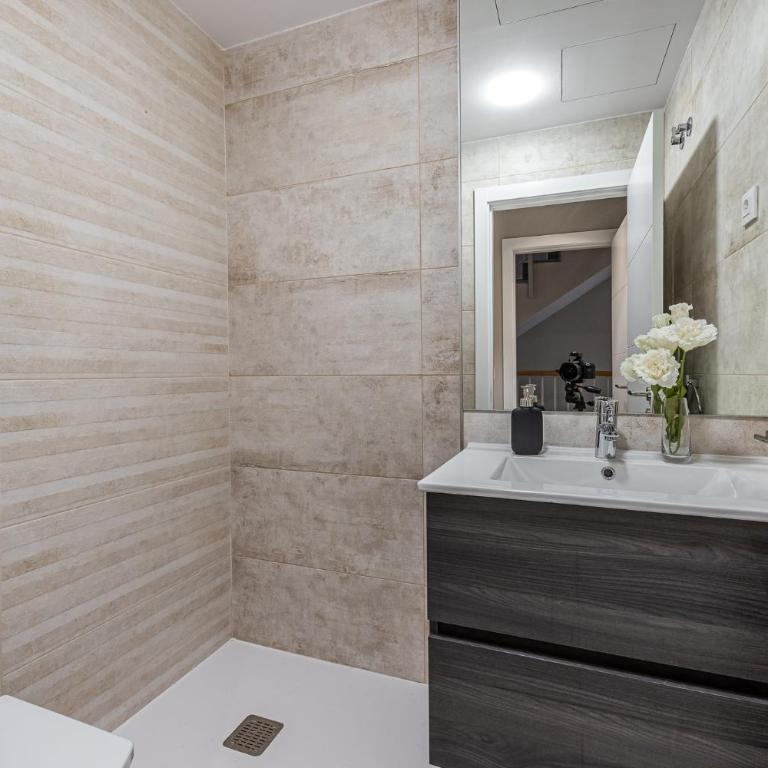 Victor Apartments Retiro Park - Three-Bedroom Apartment - 17