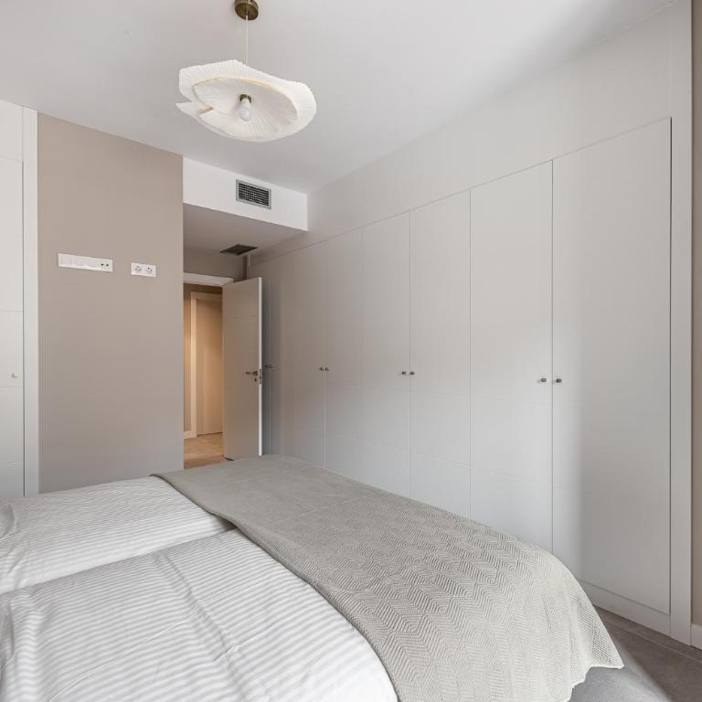 Victor Apartments Retiro Park - Three-Bedroom Apartment - 26