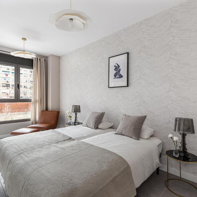 Victor Apartments Retiro Park - Three-Bedroom Apartment - 2