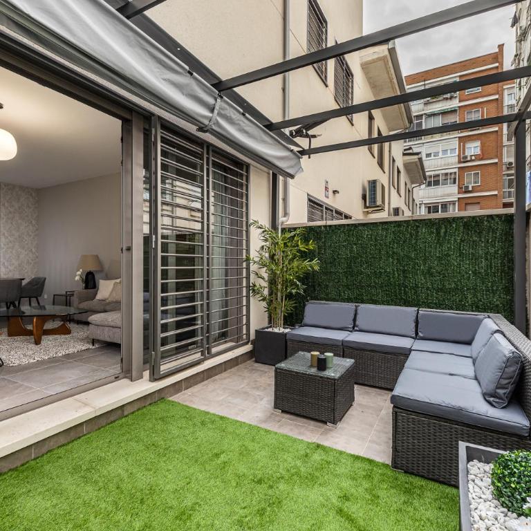 Victor Apartments Retiro Park - Three-Bedroom Apartment - 35