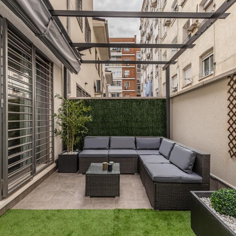 Victor Apartments Retiro Park - Three-Bedroom Apartment - 37