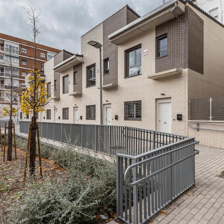 Victor Apartments Retiro Park - Three-Bedroom Apartment - 41