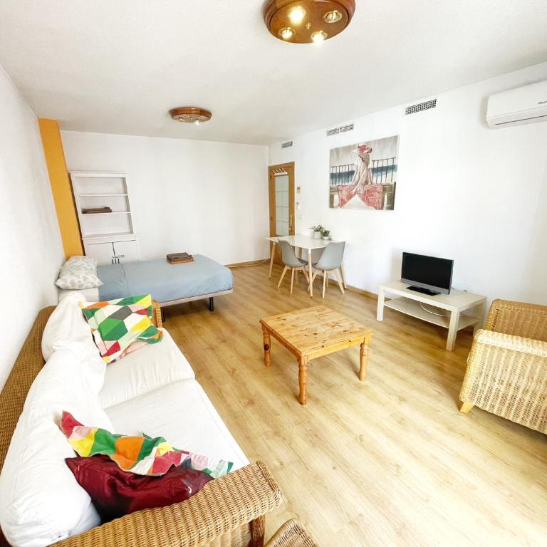 Central Market Accommodation - Double Room with Balcony - 3