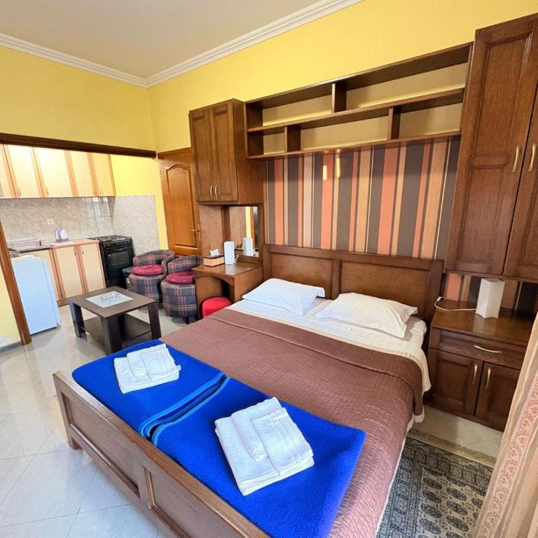 Garni Hotel Bokeška Noć - Apartment (2 Adults + 1 Child) with Terrace and Sea View - 4