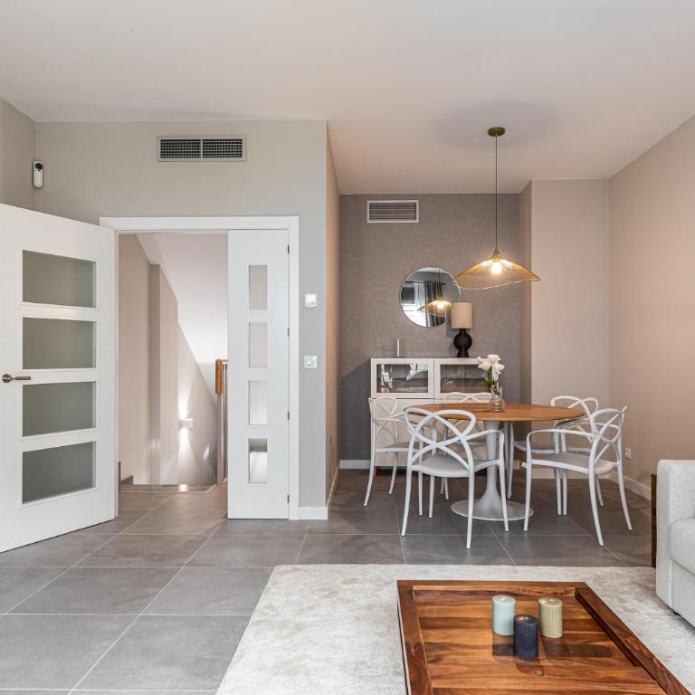 Victor Apartments Retiro Park - Three-Bedroom Apartment - 4