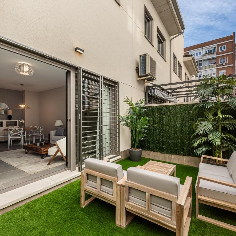 Victor Apartments Retiro Park - Three-Bedroom Apartment - 6