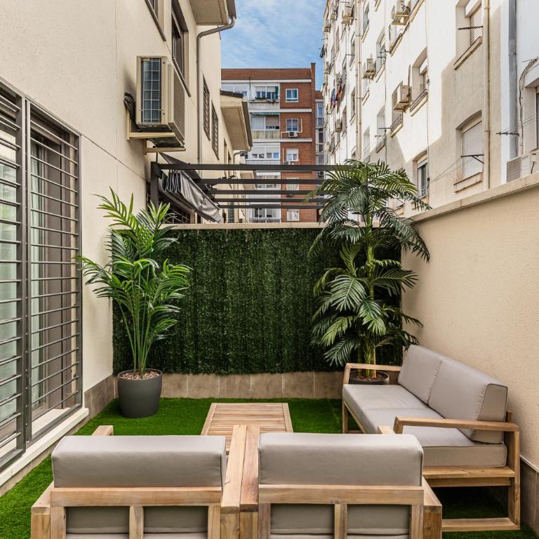 Victor Apartments Retiro Park - Three-Bedroom Apartment - 9