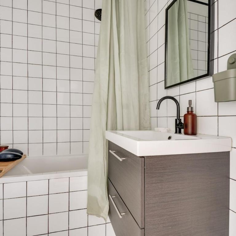 Escapade pratique pour 4 à Saint-Denis - Apartment - 6