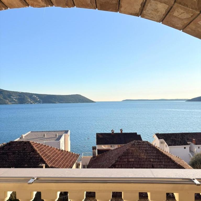 Garni Hotel Bokeška Noć - Double Room with Balcony and Sea View - 4