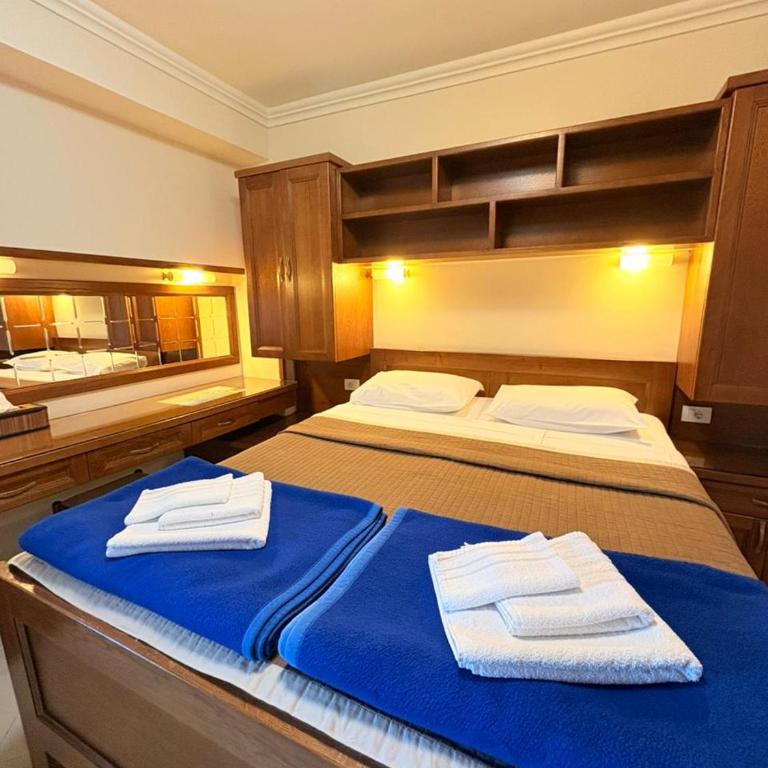 Garni Hotel Bokeška Noć - Double Room with Balcony and Sea View - 11