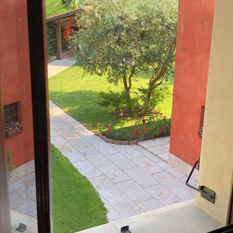 Relais Corte Bercelli - Camera Quadrupla con Vista Giardino - 2