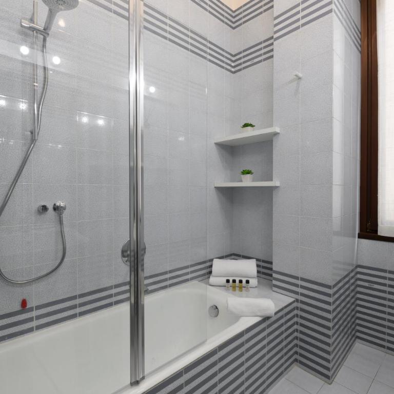 Borromei, 11 - Eleganza in pieno centro - Appartamento con 2 Camere da Letto - 34