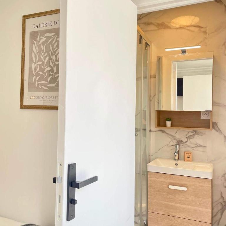 New 147 Suite Tonton - Cosy Apartment Paris Center - Studio - 6