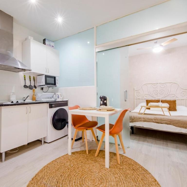 Private Embajadores Apartment - One-Bedroom Apartment - 5