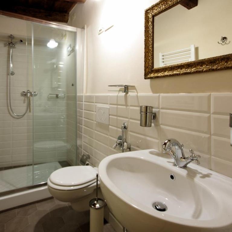Guest House Al Castello - Camera Matrimoniale con Bagno Privato - 4