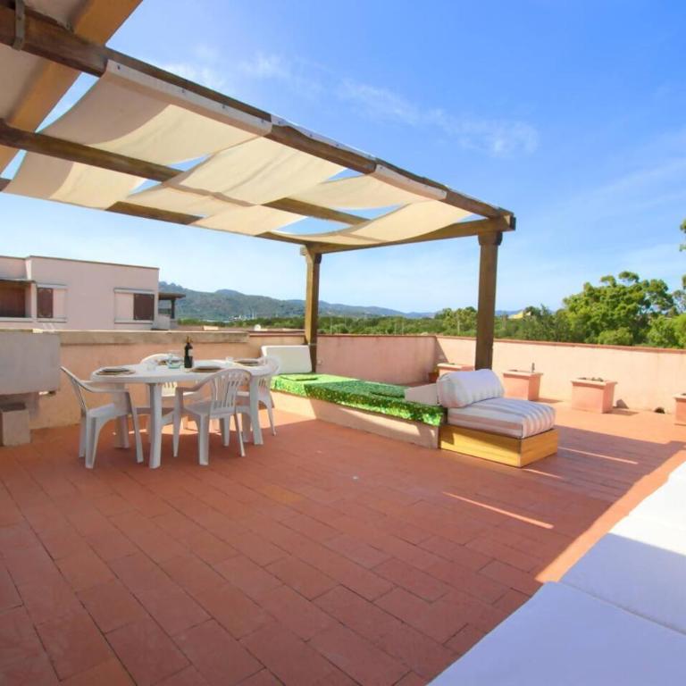 Attico Fronte mare - 50 passi dalla spiaggia - Appartamento con 2 Camere da Letto, Terrazza e Vista Mare - 1