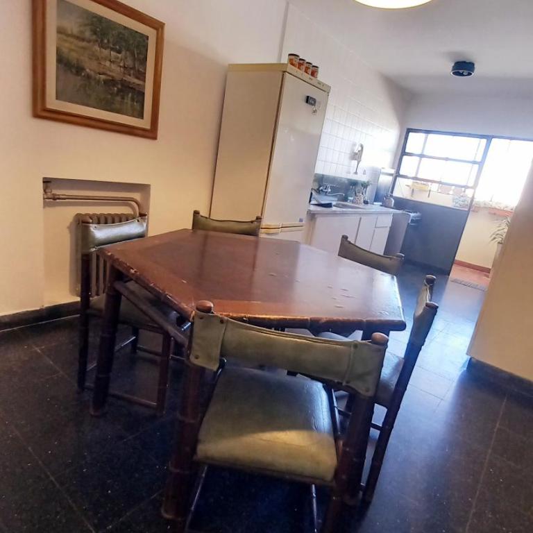 Amplio departamento céntrico con cochera - Apartamento de 3 dormitorios - 3