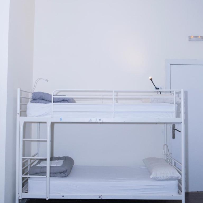360 Hostel Centro - Single Bed in 10-Bed Dormitory Room - 3