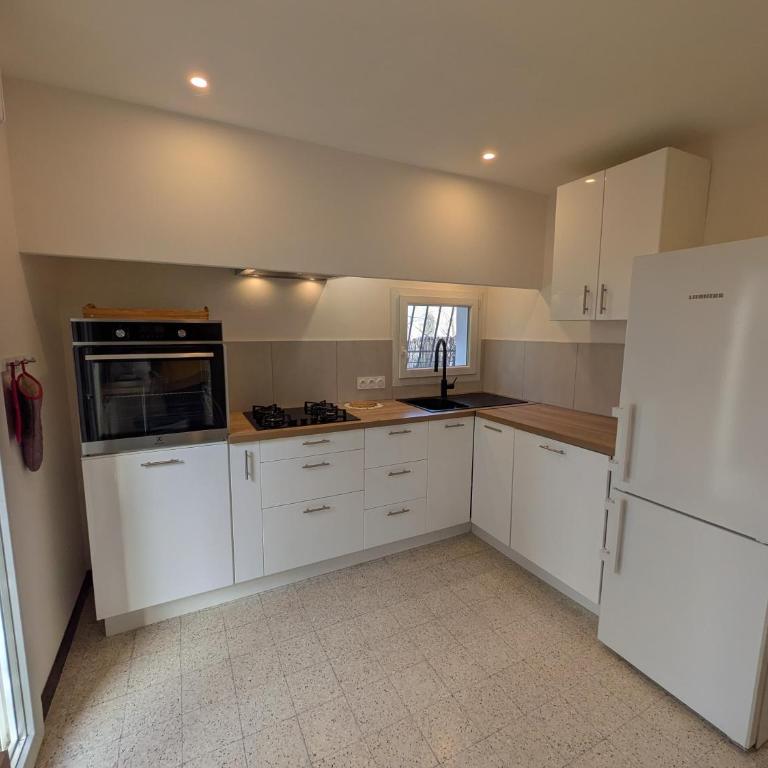 Grand appartement, 2 chambres et jardin - Two-Bedroom Apartment - 4