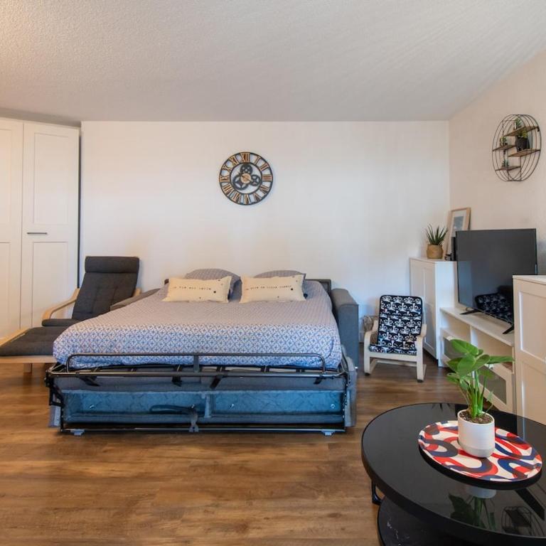 Golf & Lac Ponant grand 70m2 Clim Box Velos, Calme - Two-Bedroom Apartment - 5