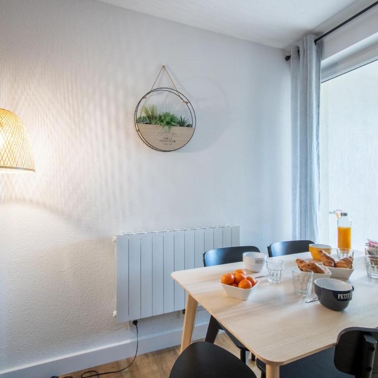 Golf & Lac Ponant grand 70m2 Clim Box Velos, Calme - Two-Bedroom Apartment - 8