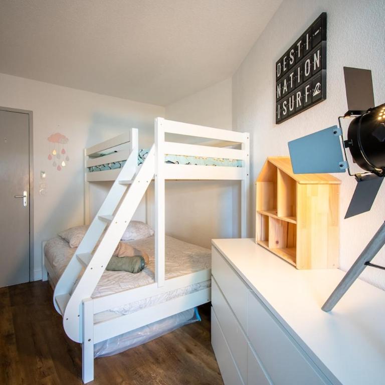 Golf & Lac Ponant grand 70m2 Clim Box Velos, Calme - Two-Bedroom Apartment - 9