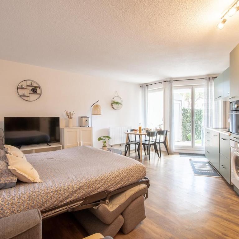 Golf & Lac Ponant grand 70m2 Clim Box Velos, Calme - Two-Bedroom Apartment - 18