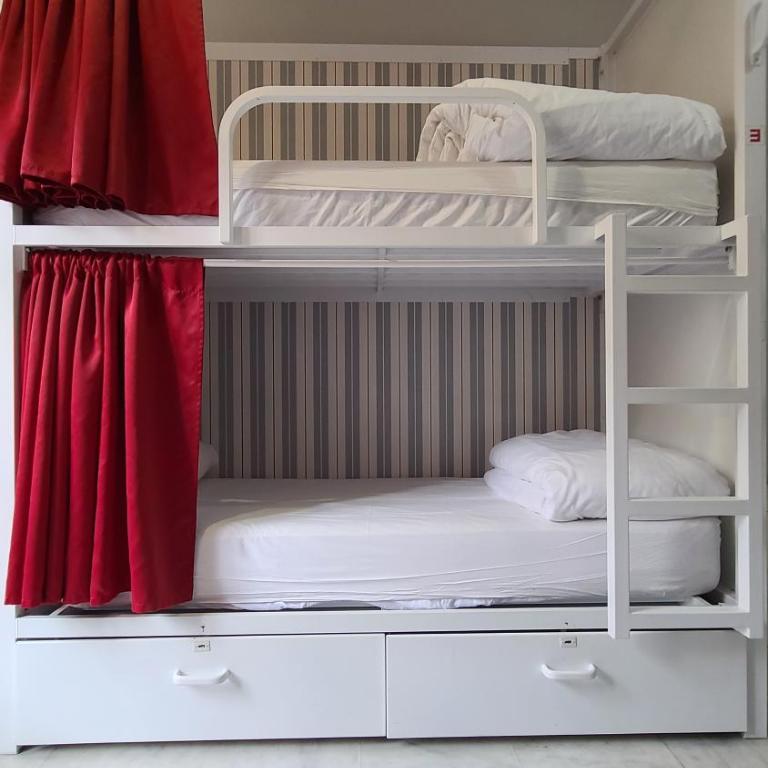 New Samay Hostel - Cama en habitación compartida femenina de 6 camas - 1
